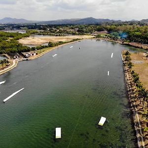 Lago De Oro